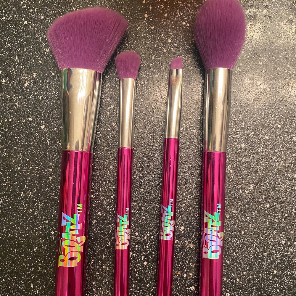 Bratz makeup revolution makeup brushes